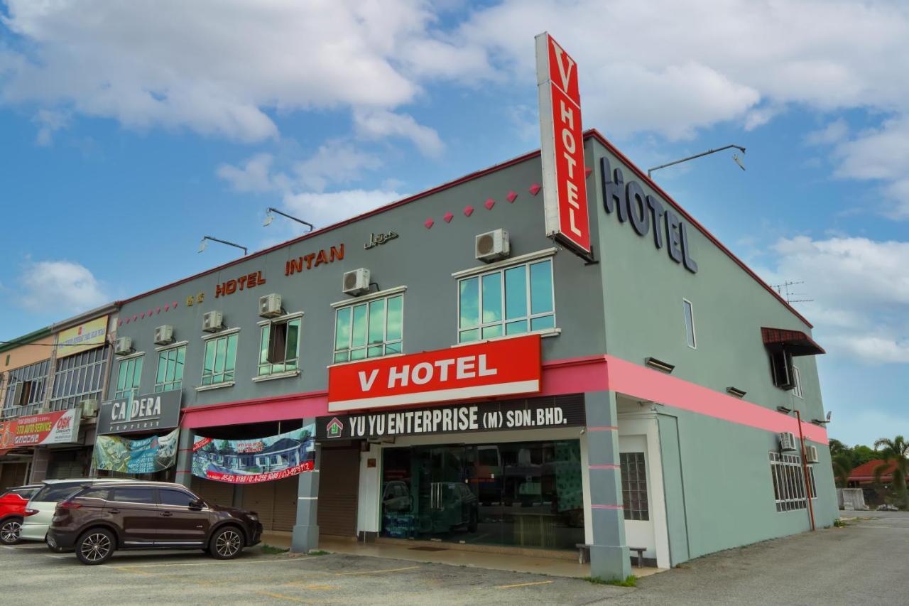 V Hotel Teluk Intan Exterior photo